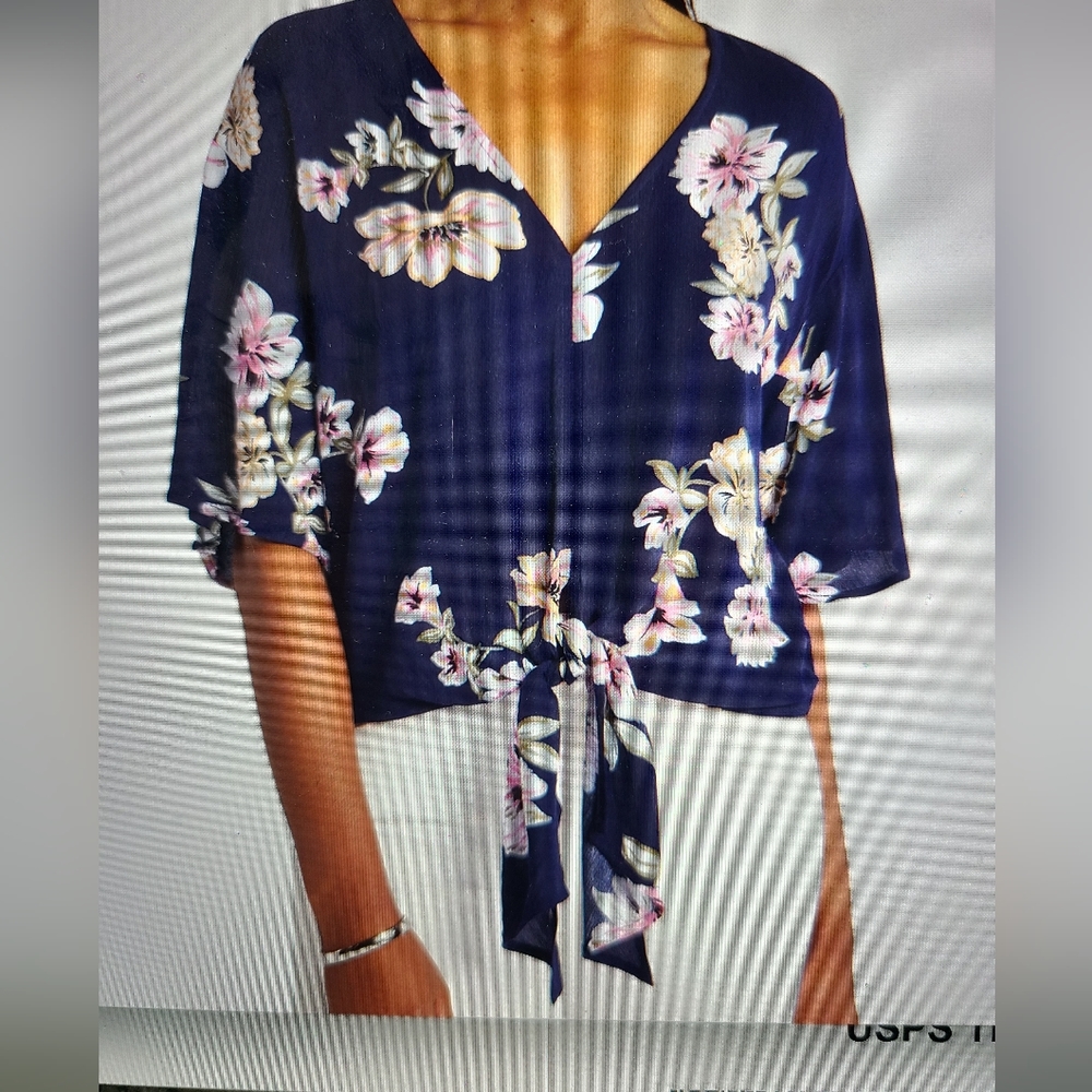 LUQ Rhee Tie Front Top - Picture 4 of 4